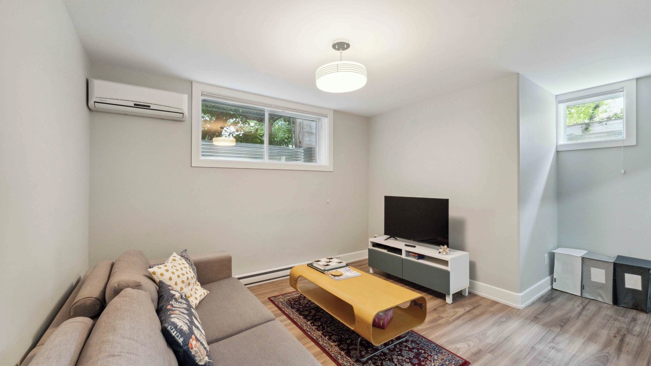 Photo of Livingroom in Westboro
