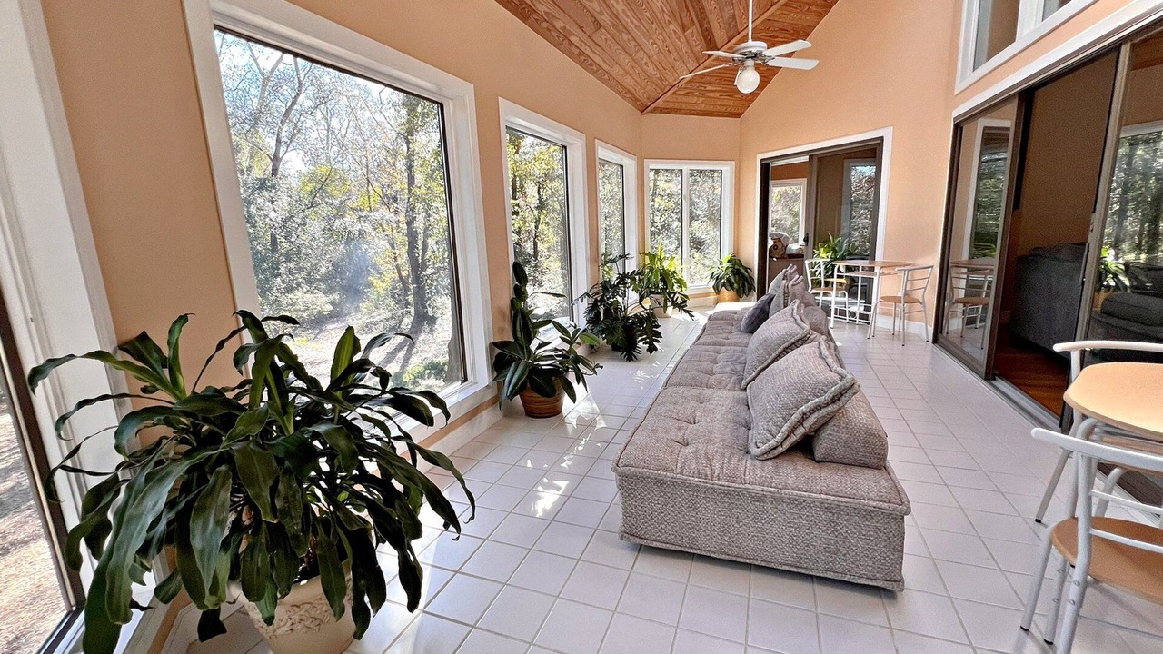 Photo of Livingroom in Daphne