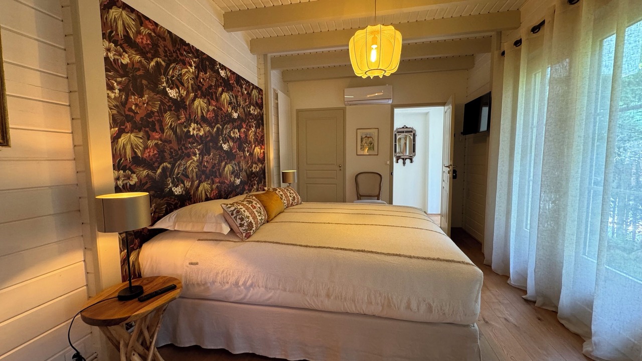 Photo of Bedroom in L'Isle-Adam