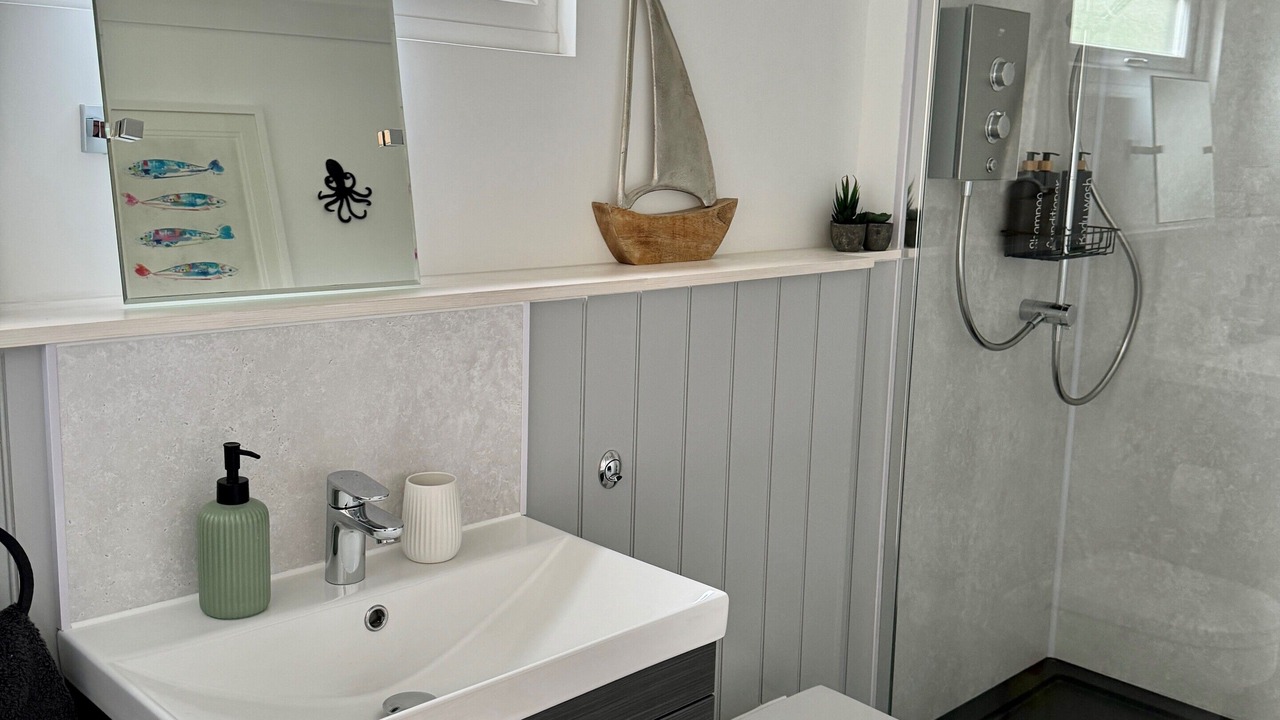 Photo of Bedroom in Helford Passage