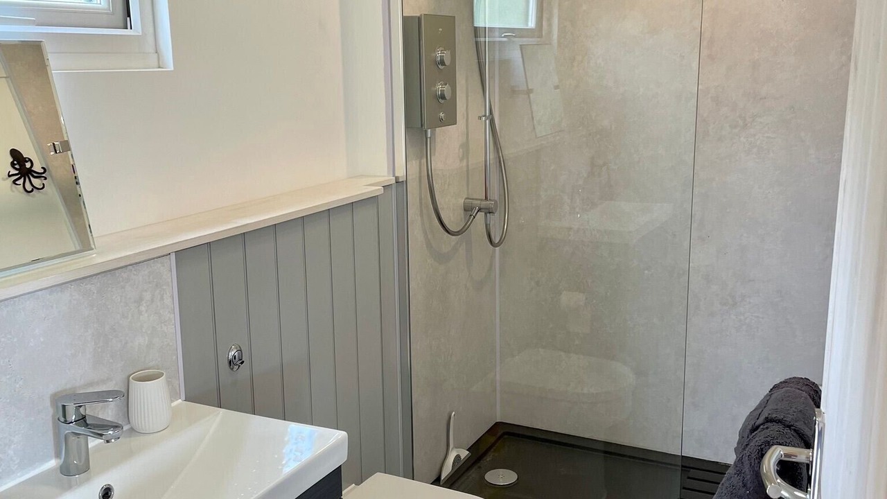 Photo of Bedroom in Helford Passage