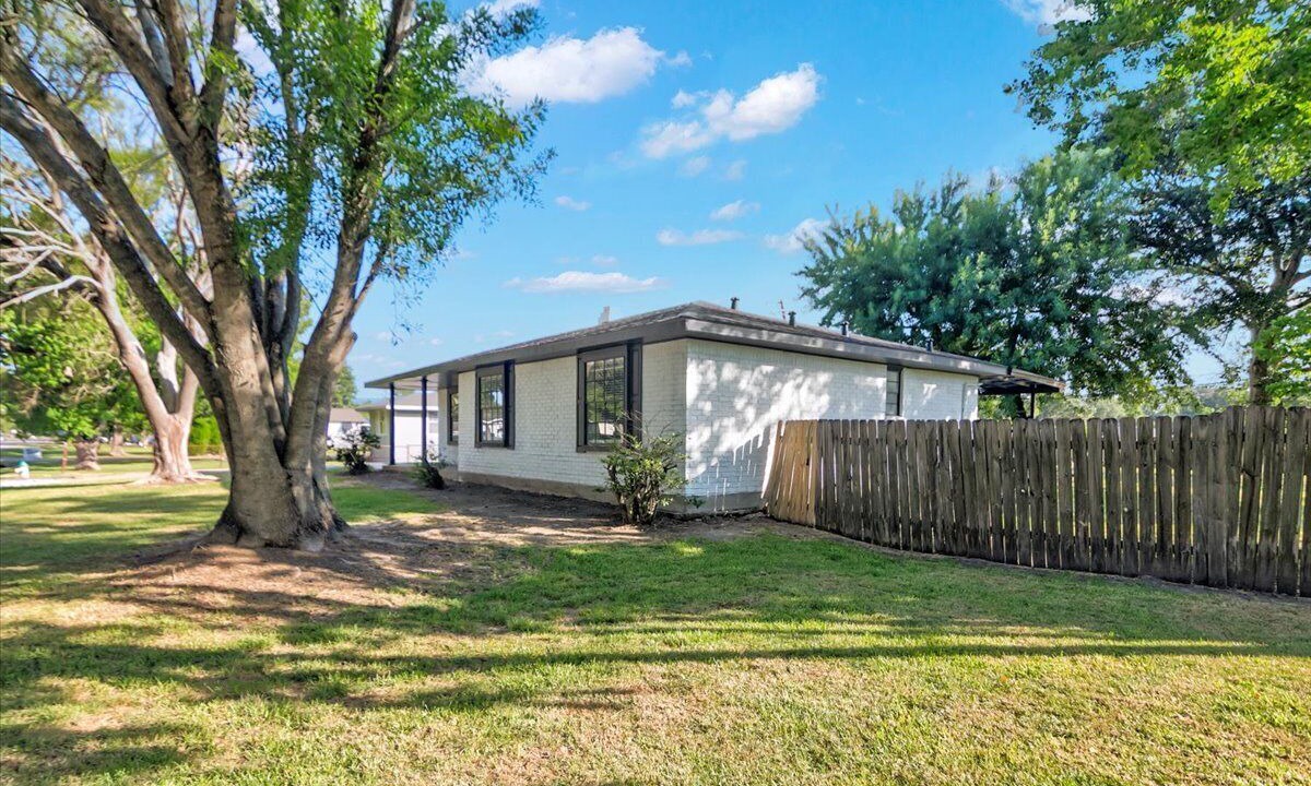 Photo of Outdoor in Groves