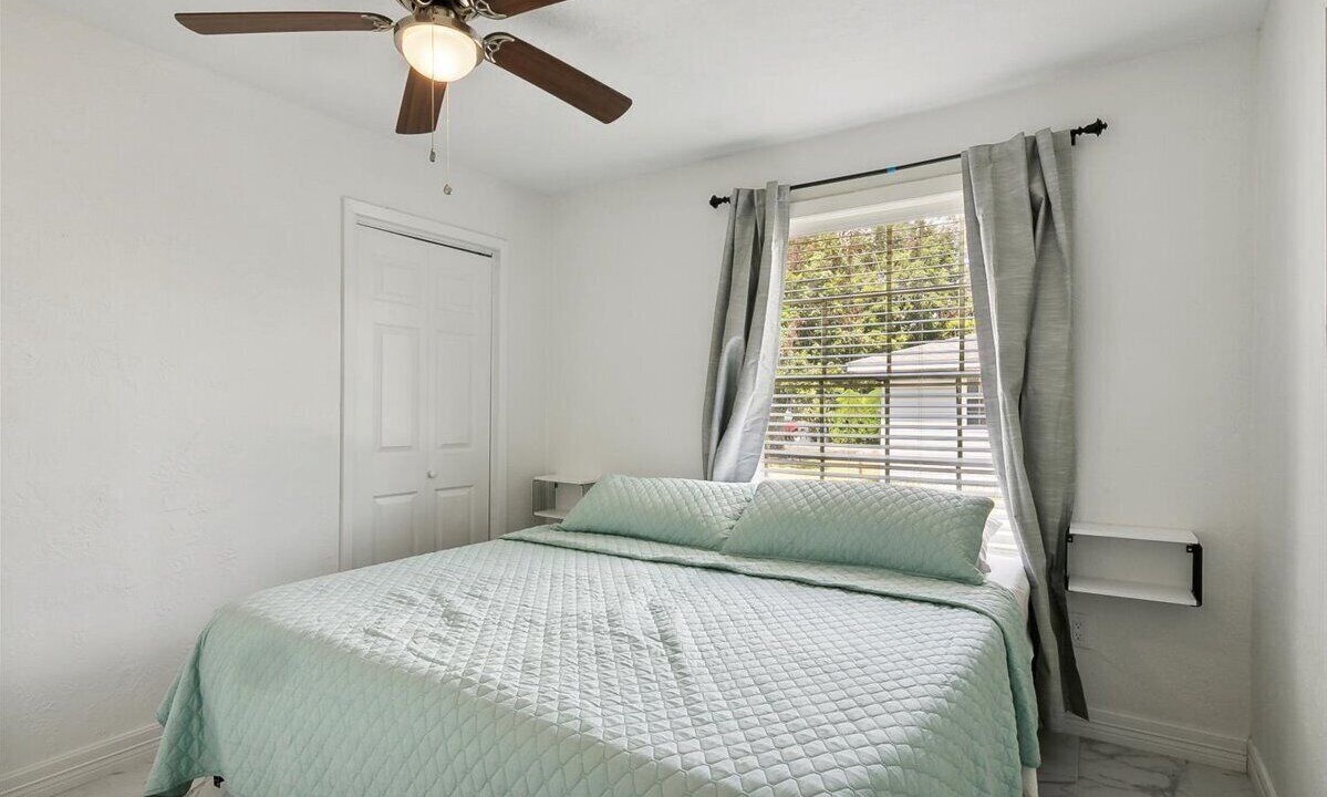 Photo of Bedroom in Groves