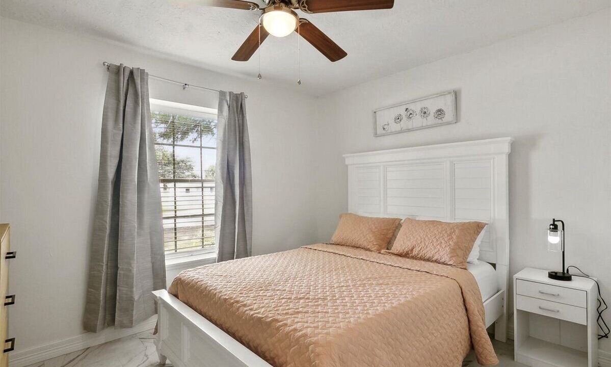 Photo of Bedroom in Groves