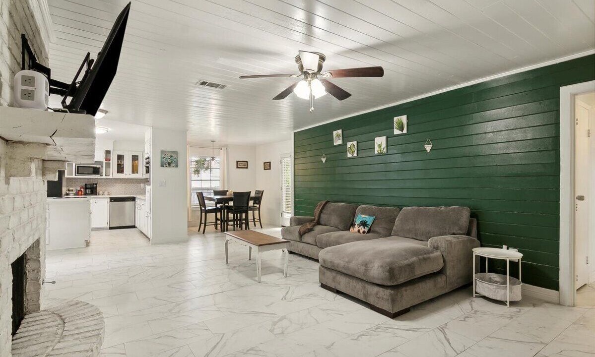 Photo of Livingroom in Groves