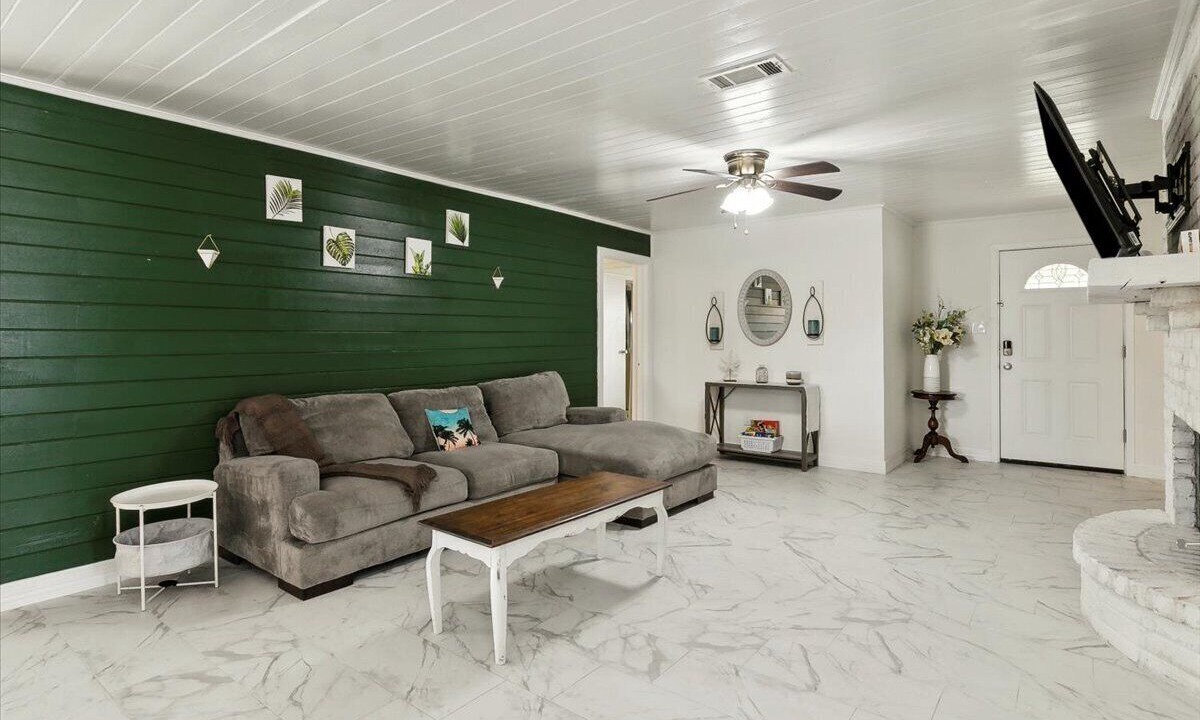 Photo of Livingroom in Groves