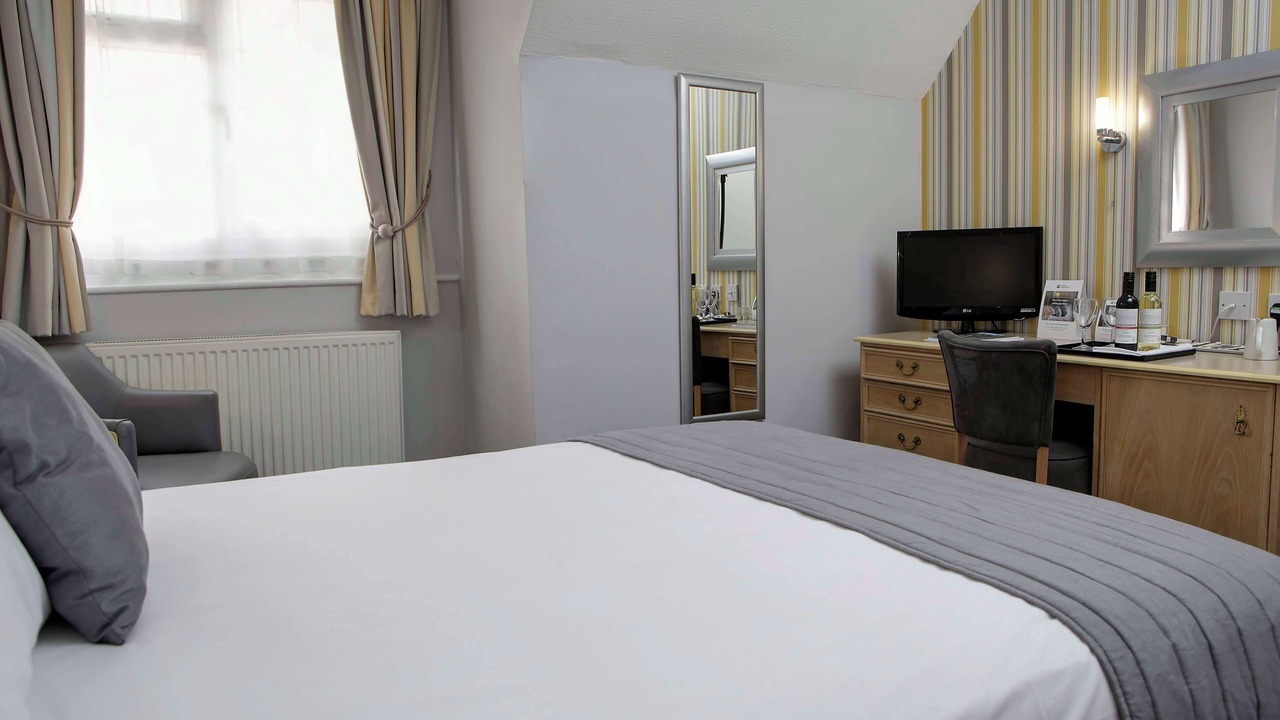 Photo of Bedroom in Calcot