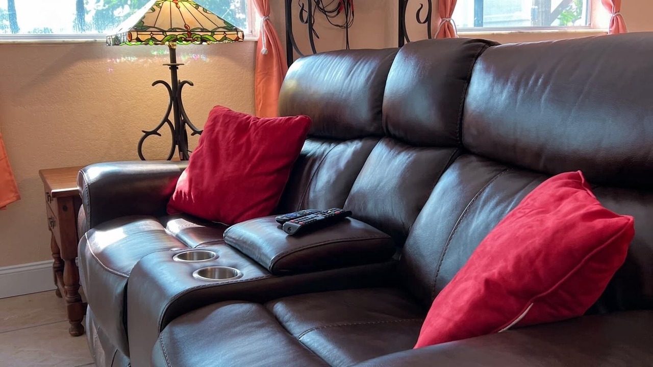 Photo of Livingroom in Weeki Wachee Gardens