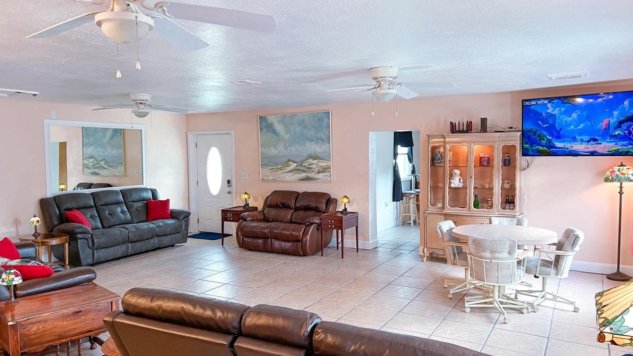 Photo of Livingroom in Weeki Wachee Gardens
