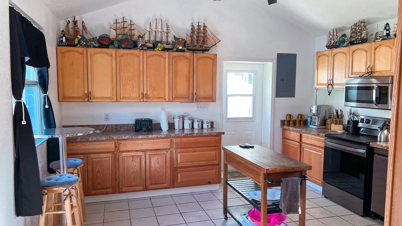Photo of Kitchen in Weeki Wachee Gardens