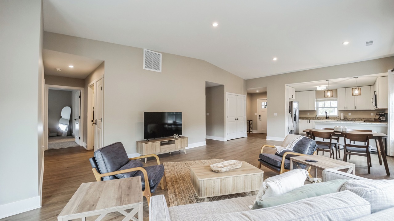 Photo of Bedroom in Acme