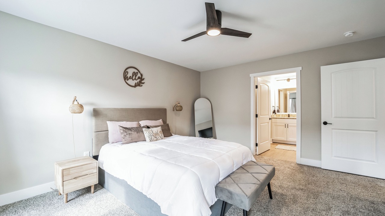 Photo of Bedroom in Acme