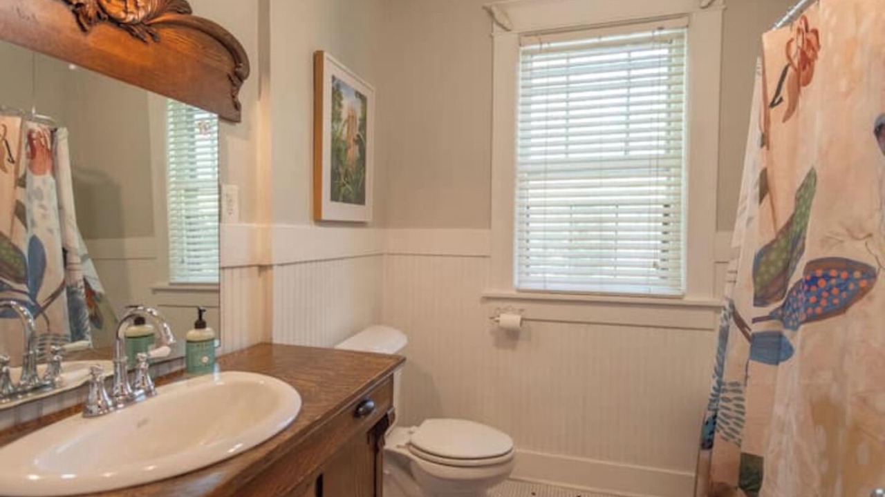 Photo of Bathroom in Central Gardens