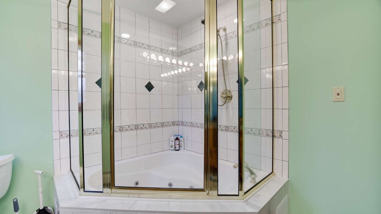 Photo of Others in Canadensis