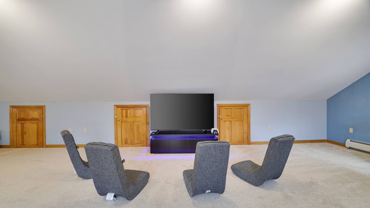 Photo of Others in Canadensis