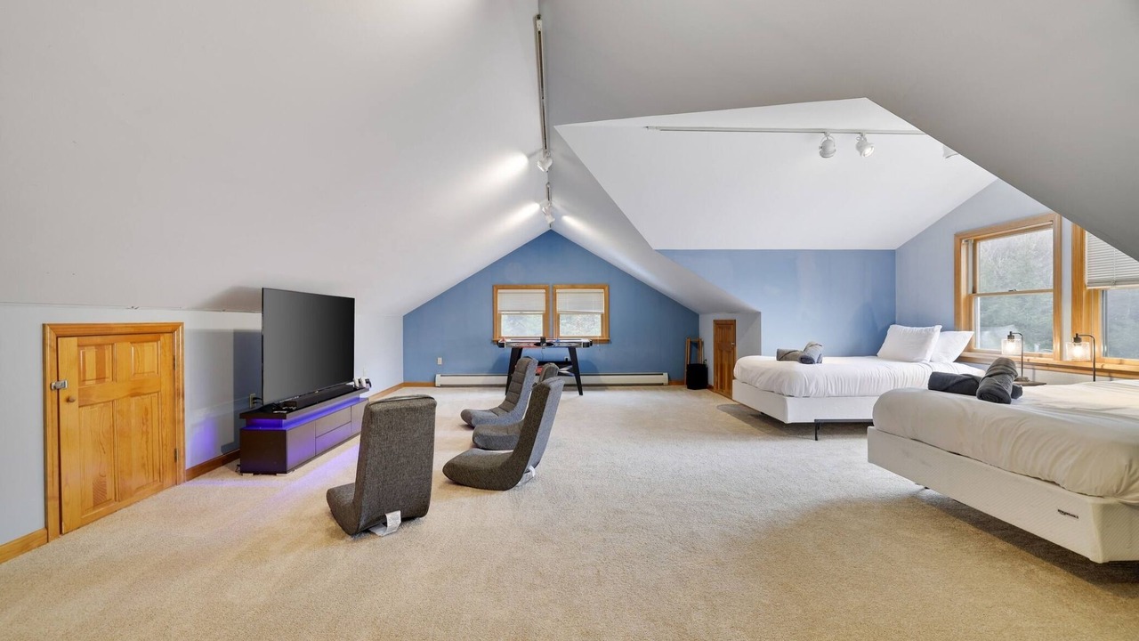 Photo of Others in Canadensis