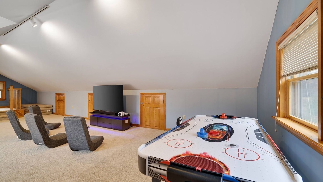 Photo of Others in Canadensis