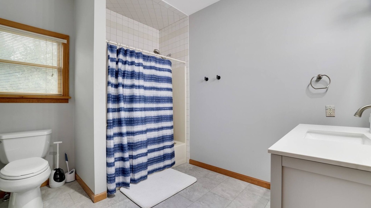 Photo of Others in Canadensis