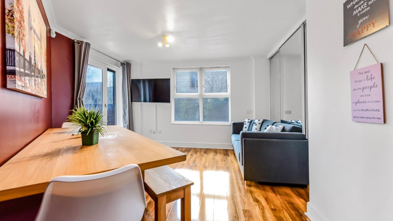 Photo of Kitchen in Surrey Docks