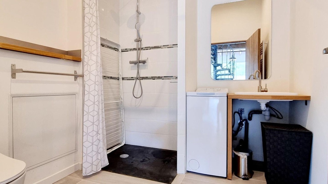 Photo of Bathroom in Paray-Douaville