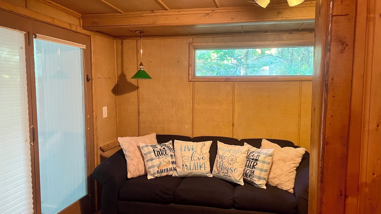 Photo of Livingroom in Flint