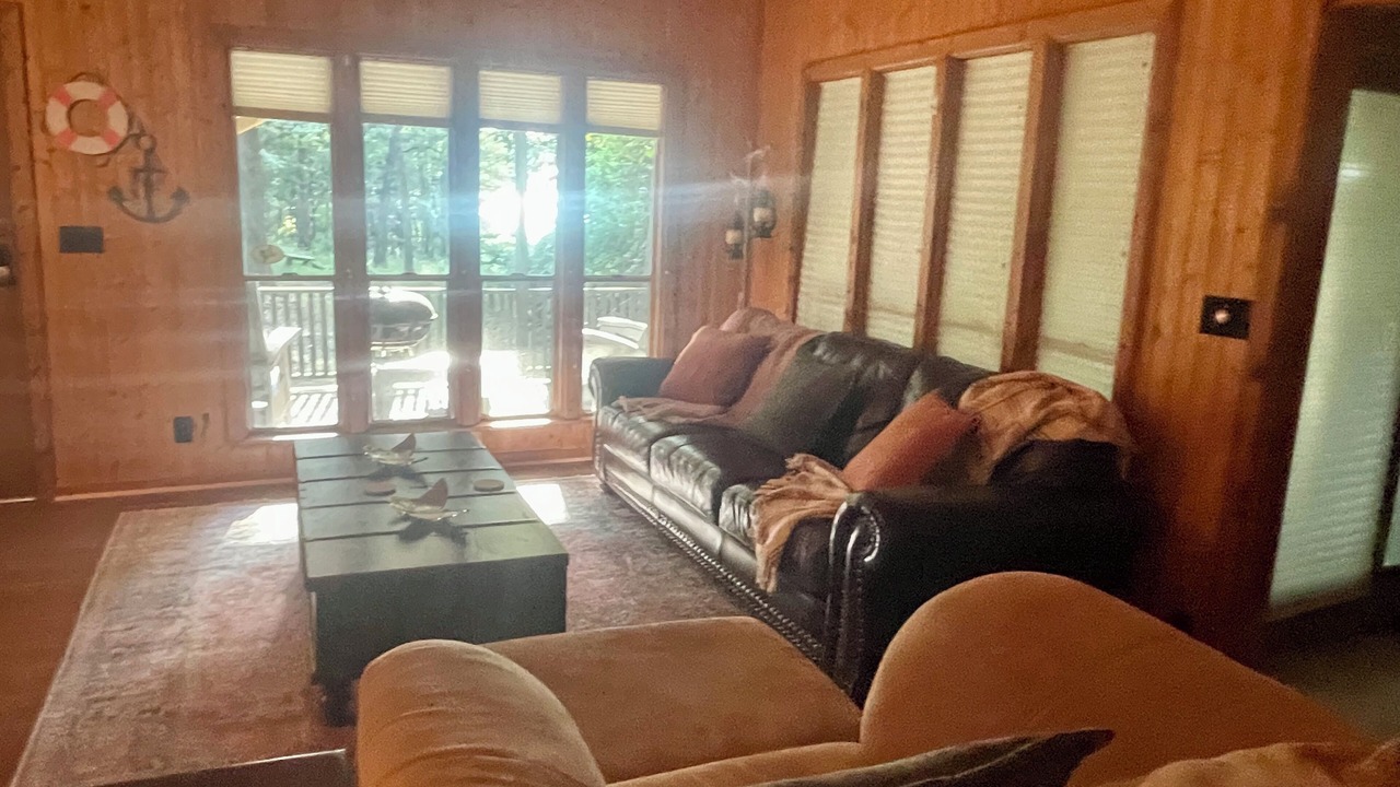 Photo of Livingroom in Flint
