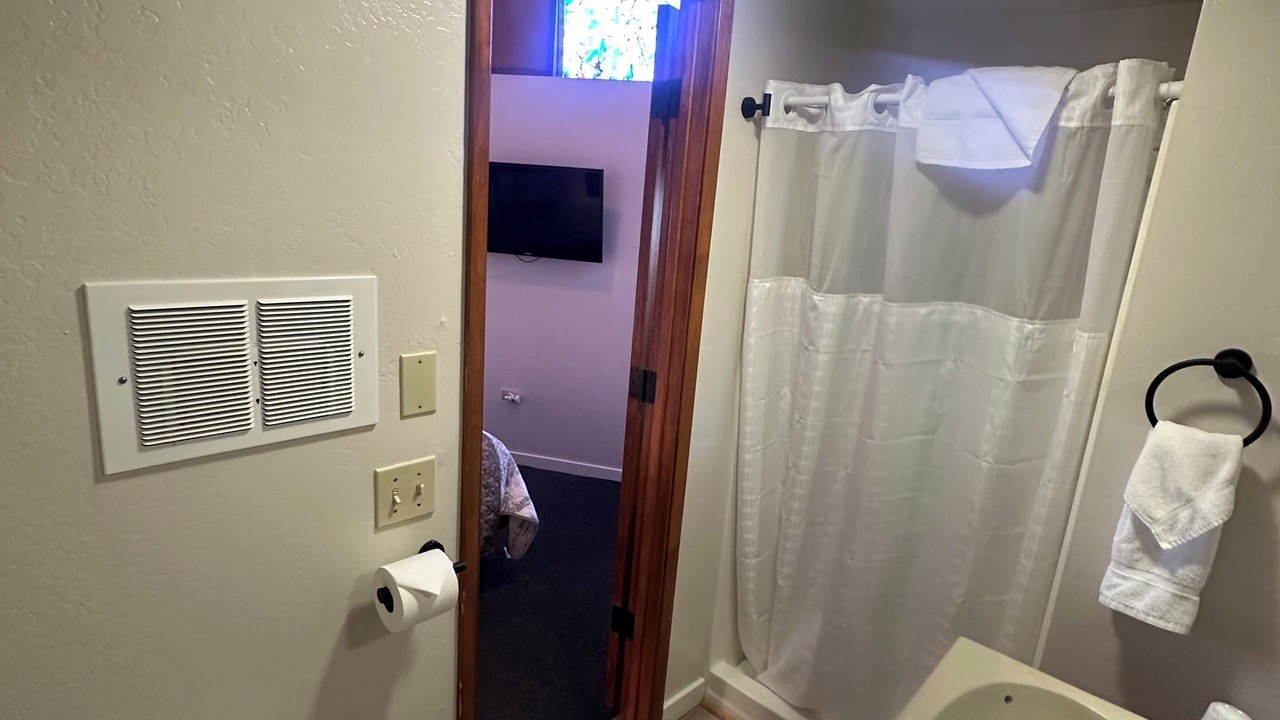 Photo of Bathroom in Lee Vining