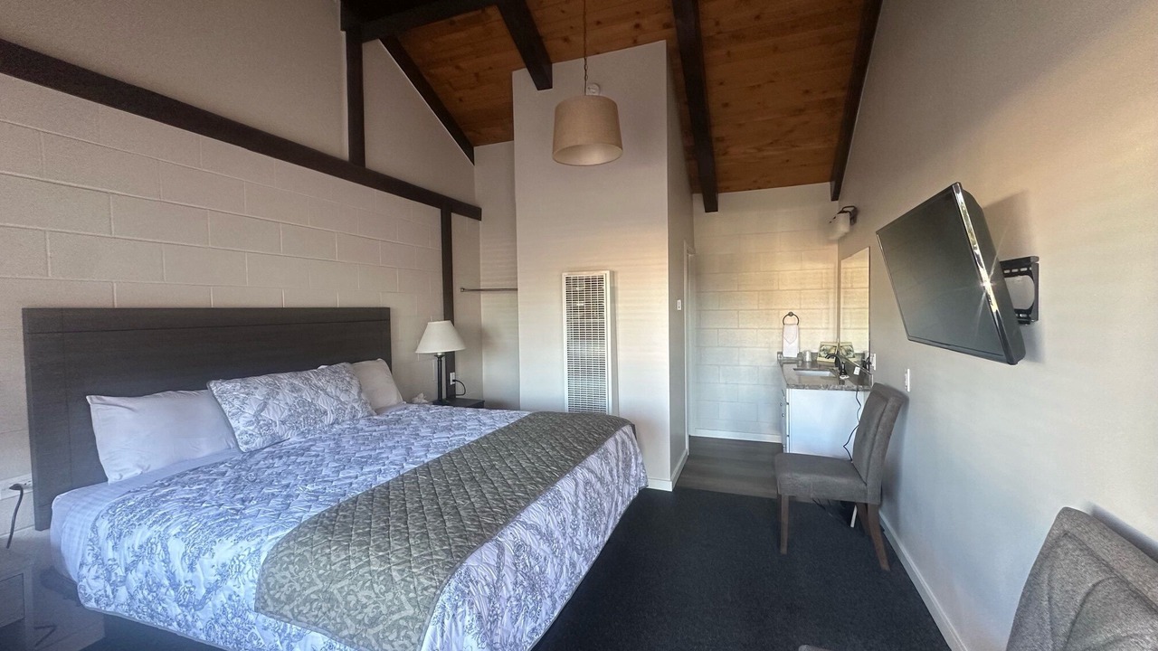 Photo of Bedroom in Lee Vining