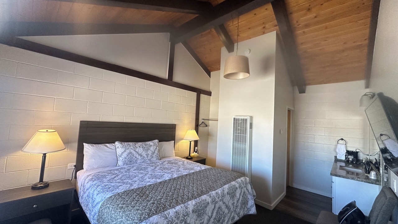 Photo of Bedroom in Lee Vining