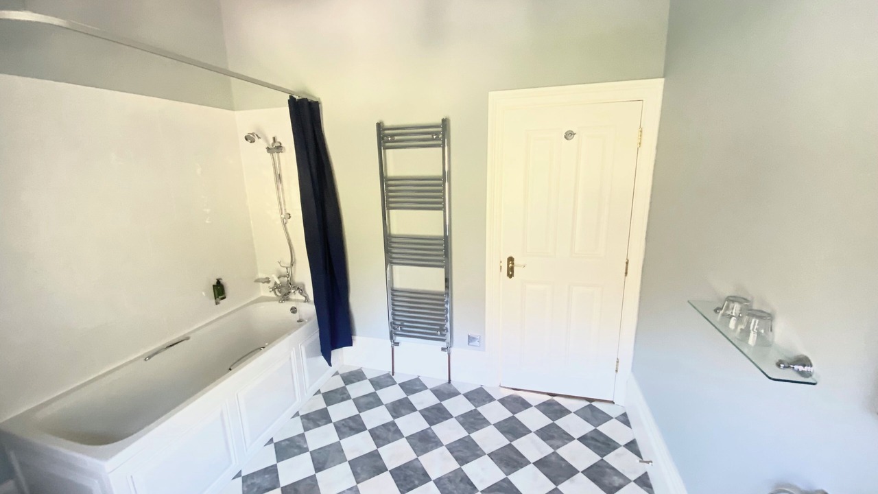 Photo of Bathroom in Worth