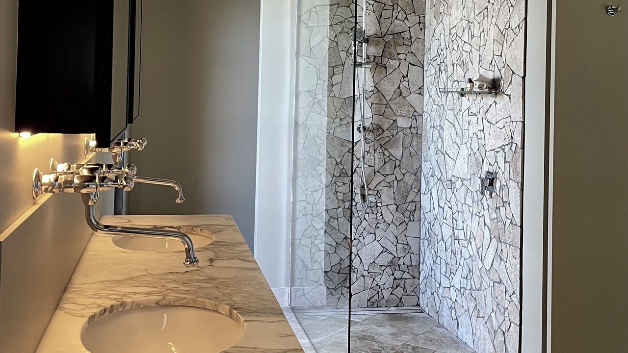 Photo of Others in Red Hill