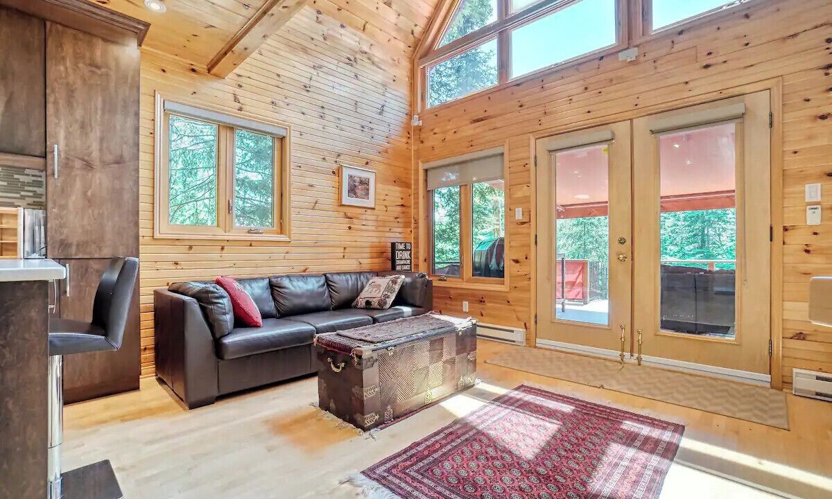 Photo of Livingroom in Val-des-Monts