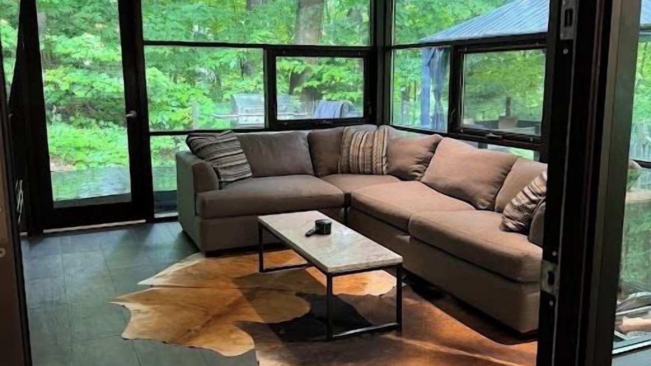 Photo of Livingroom in Pelham