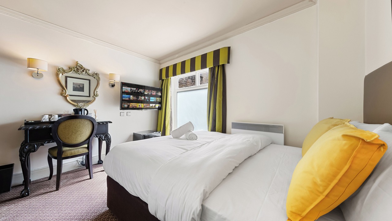 Photo of Bedroom in Windsor City Centre