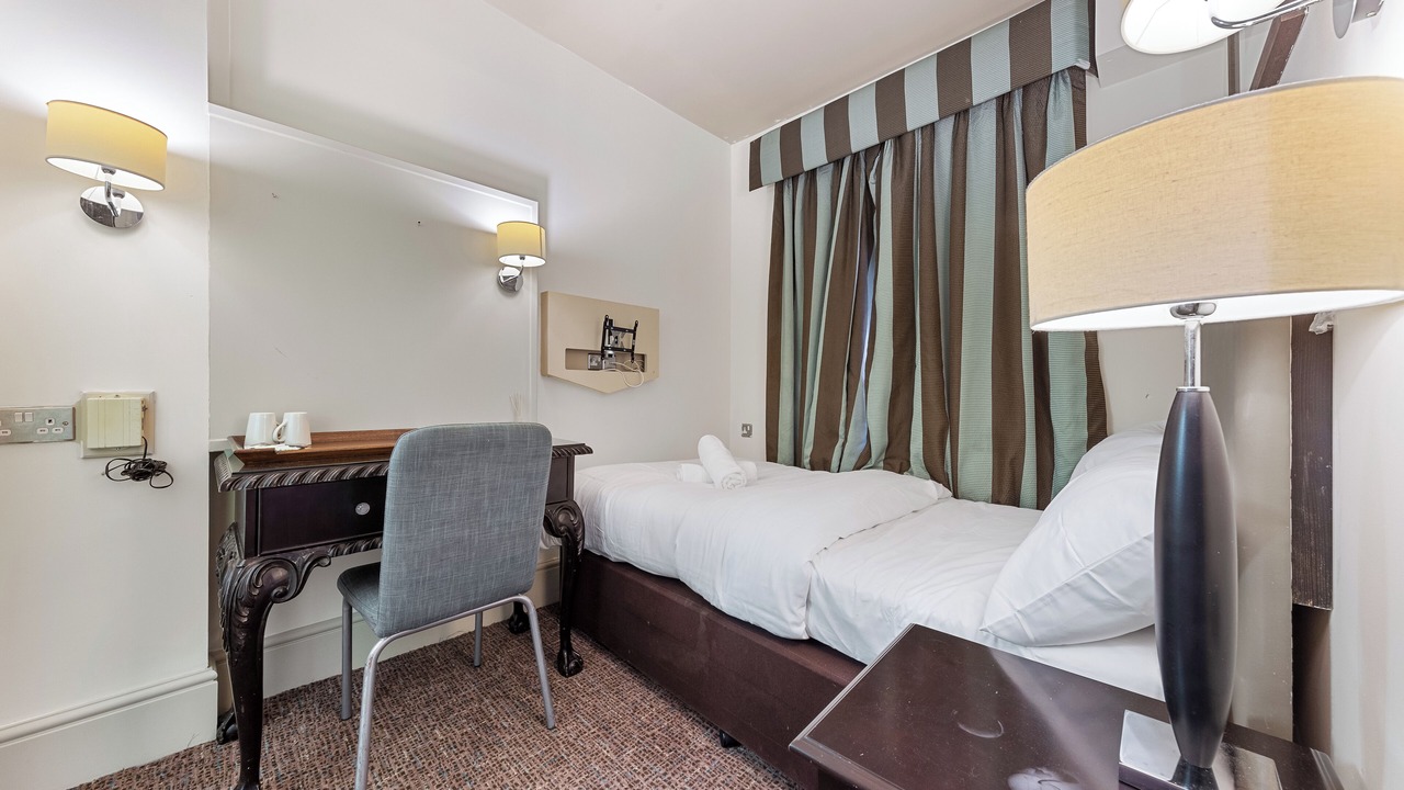 Photo of Bedroom in Windsor City Centre