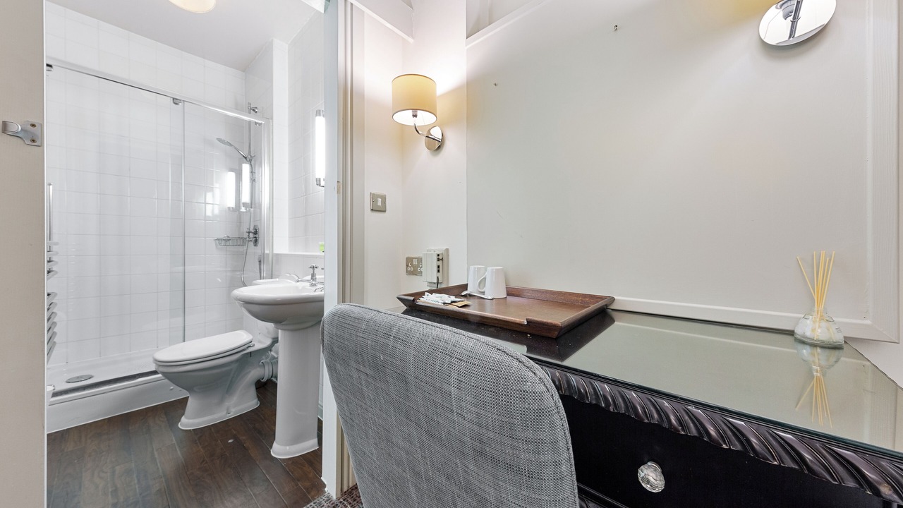 Photo of Bedroom in Windsor City Centre