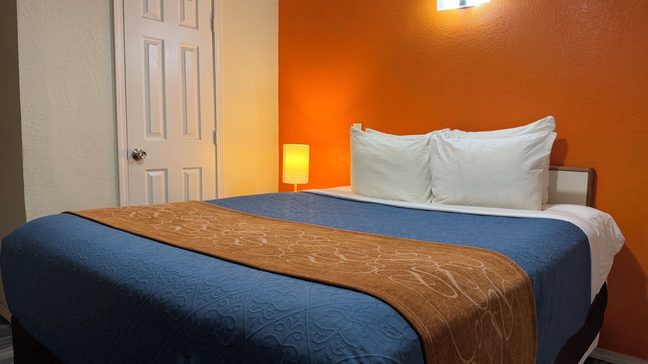Photo of Bedroom in Elmwood Area