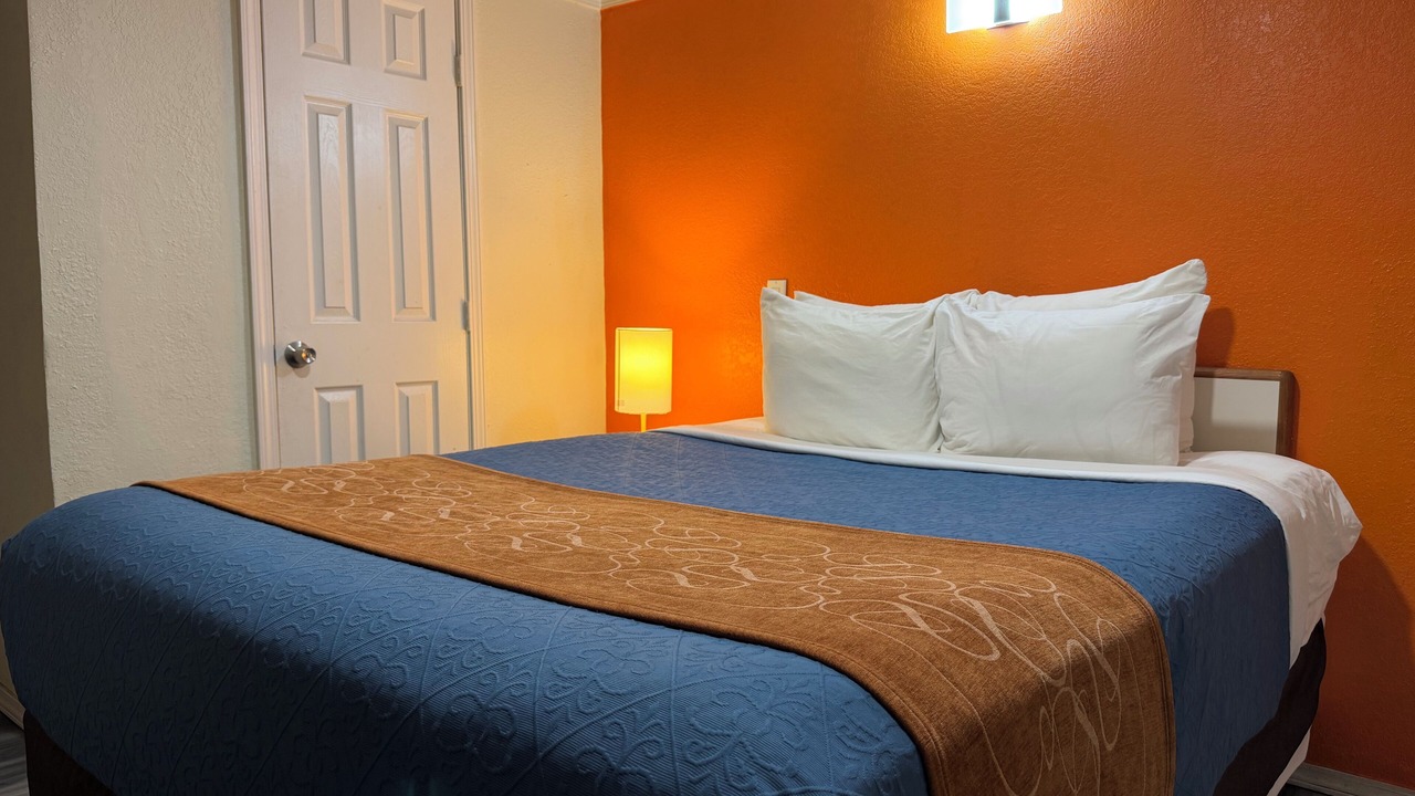 Photo of Bedroom in Elmwood Area