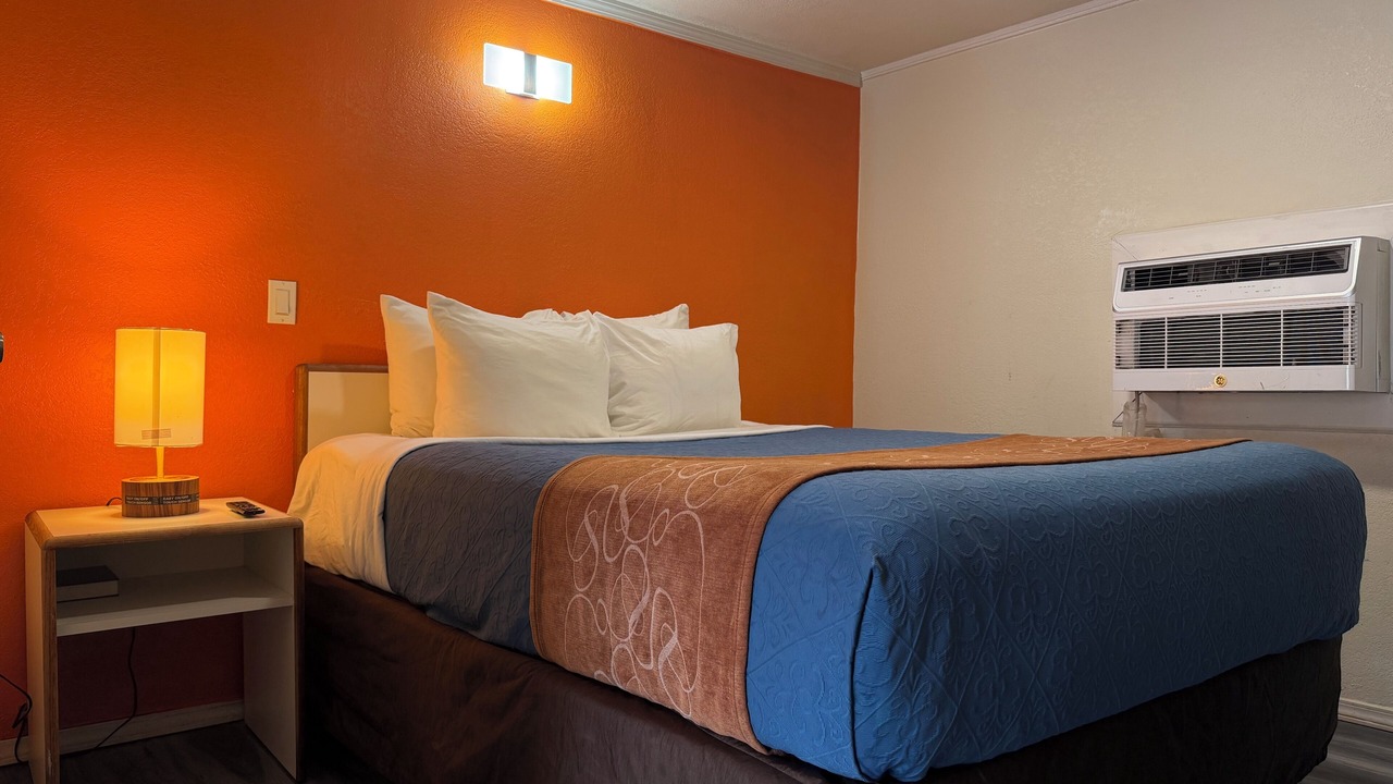 Photo of Bedroom in Elmwood Area
