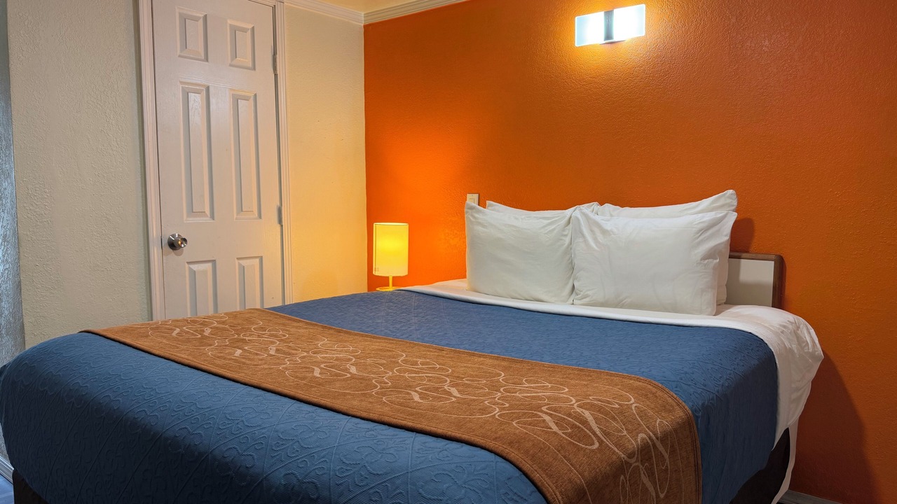 Photo of Bedroom in Elmwood Area
