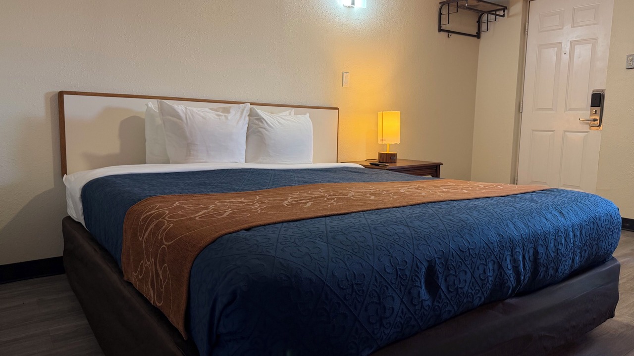 Photo of Bedroom in Elmwood Area