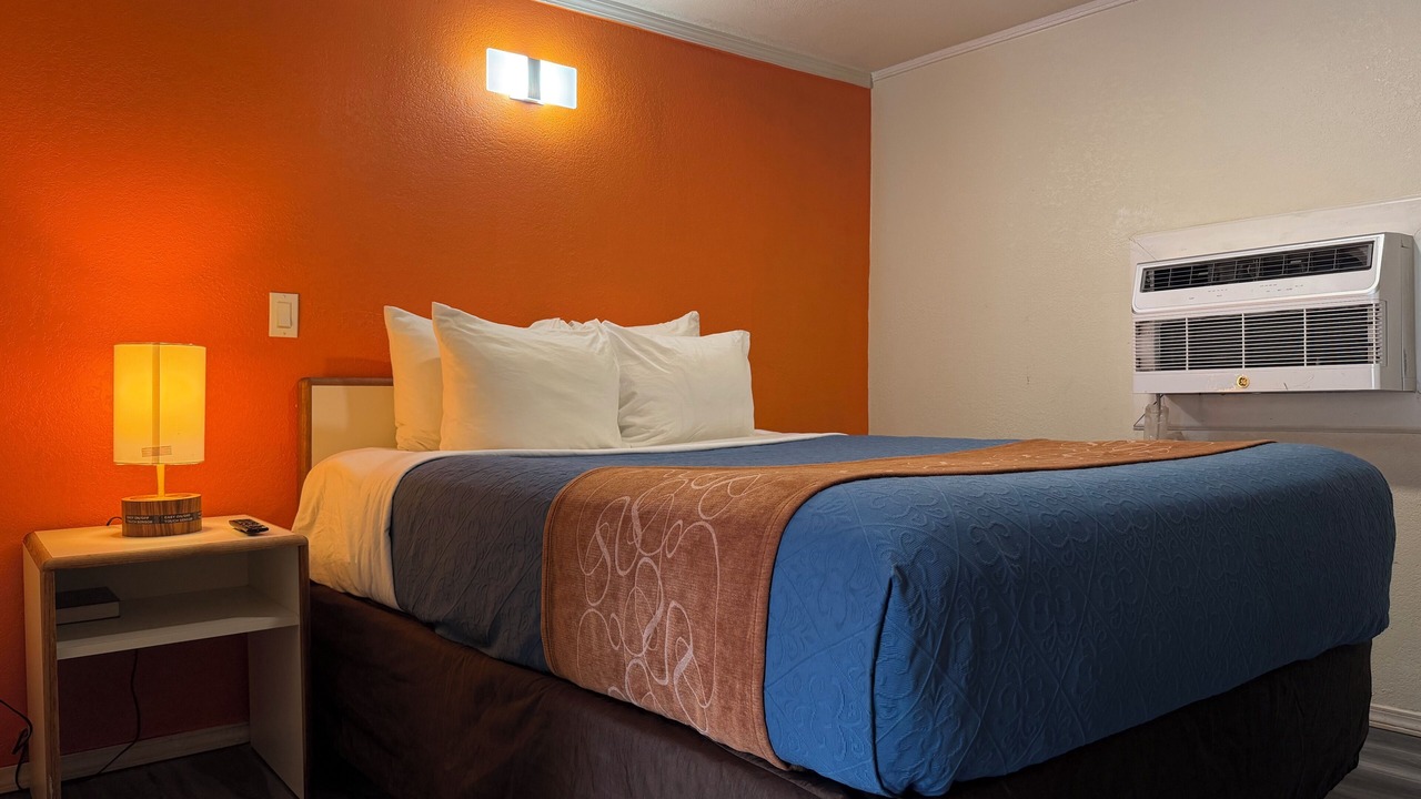 Photo of Bedroom in Elmwood Area