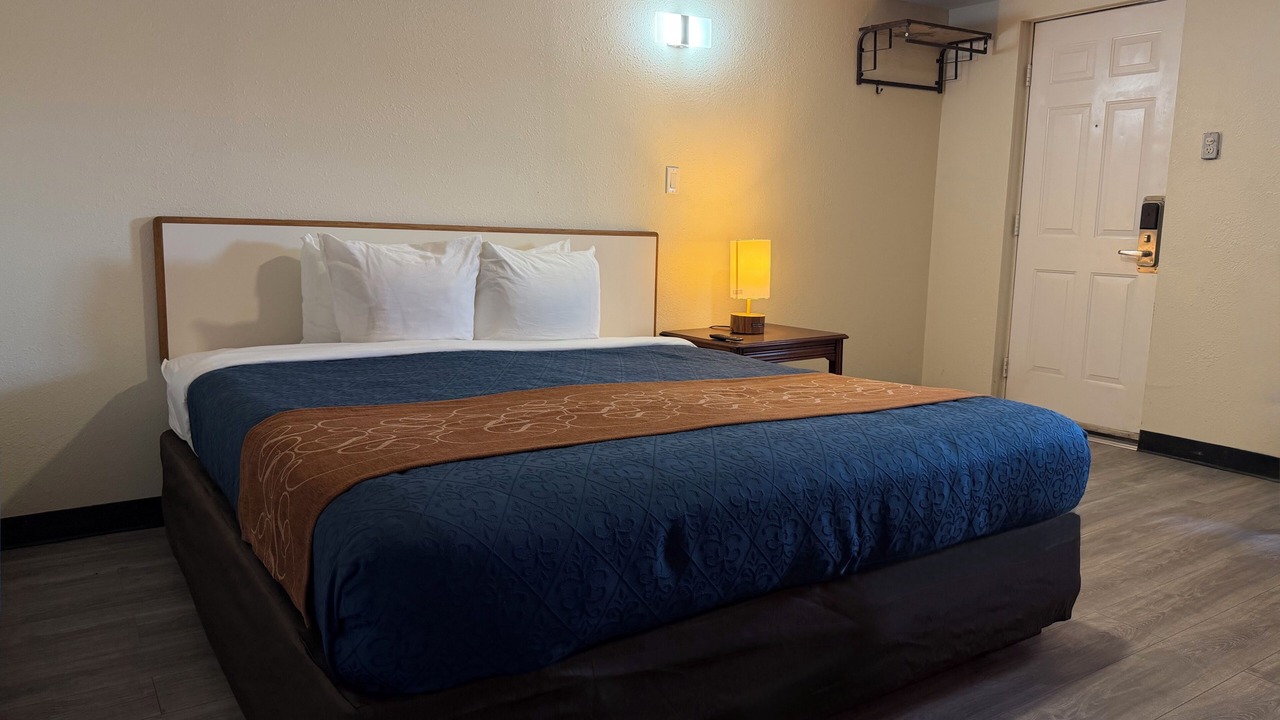 Photo of Bedroom in Elmwood Area