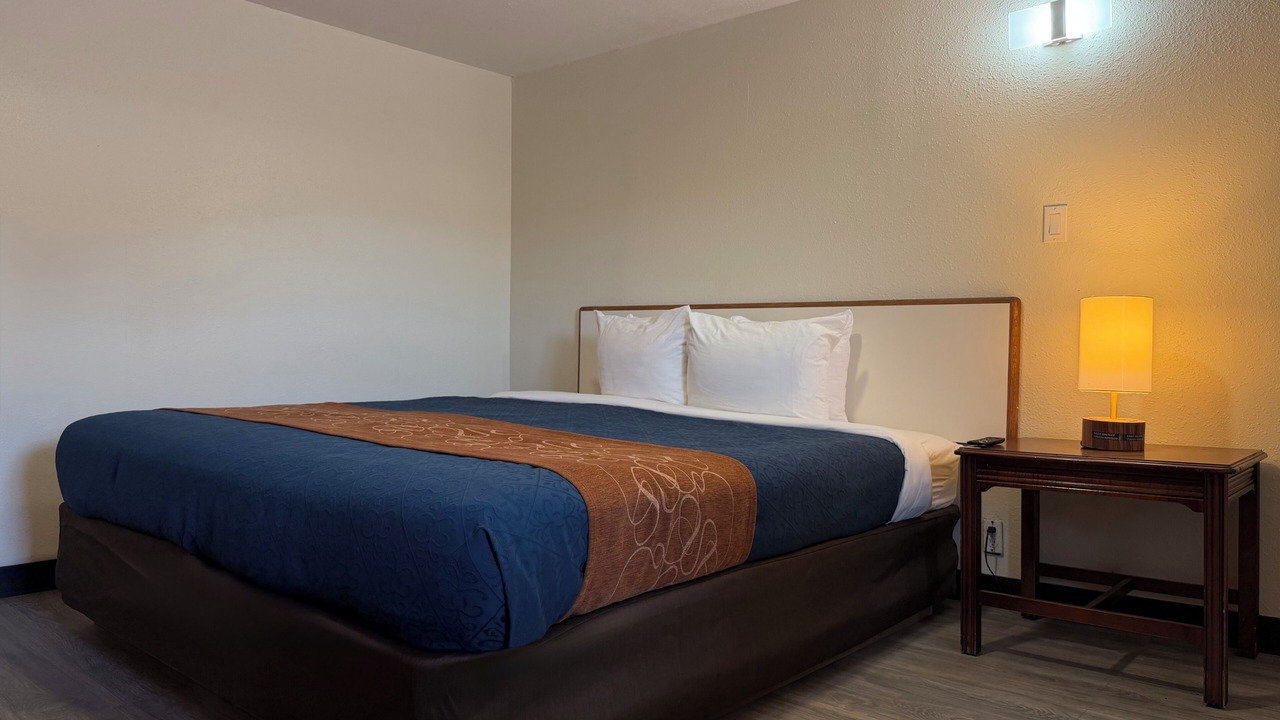 Photo of Bedroom in Elmwood Area