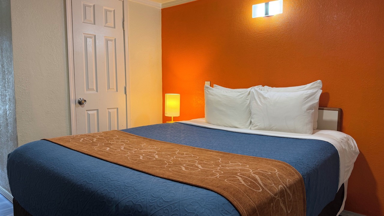 Photo of Bedroom in Elmwood Area