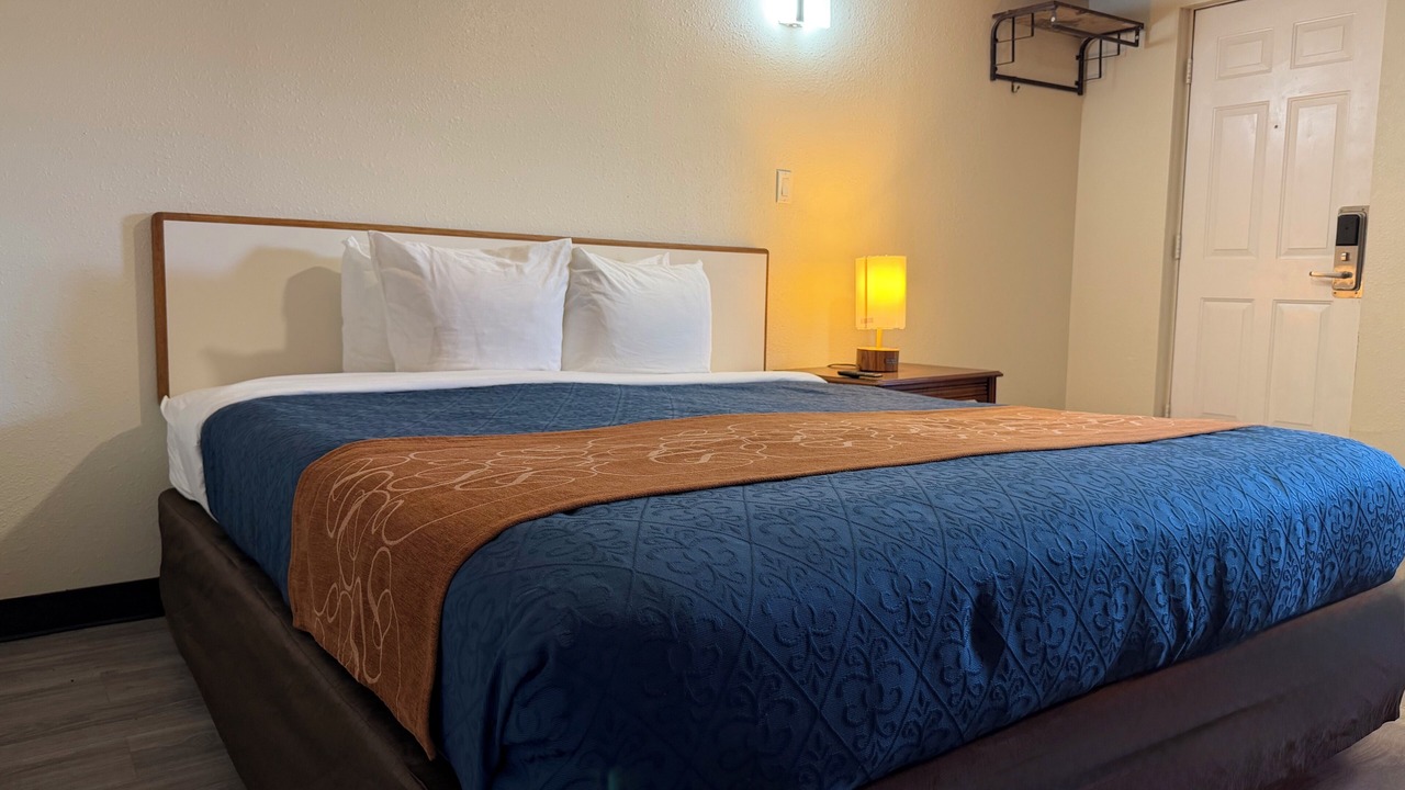 Photo of Bedroom in Elmwood Area