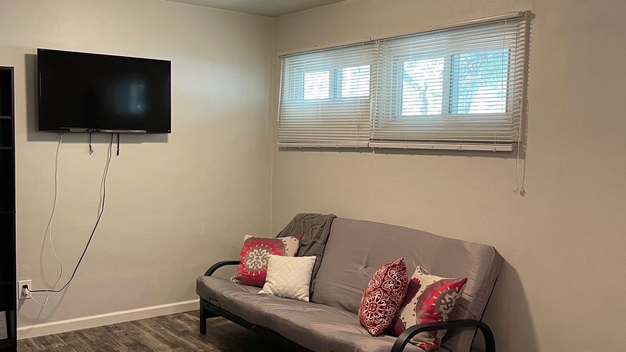 Photo of Livingroom in Iowa City