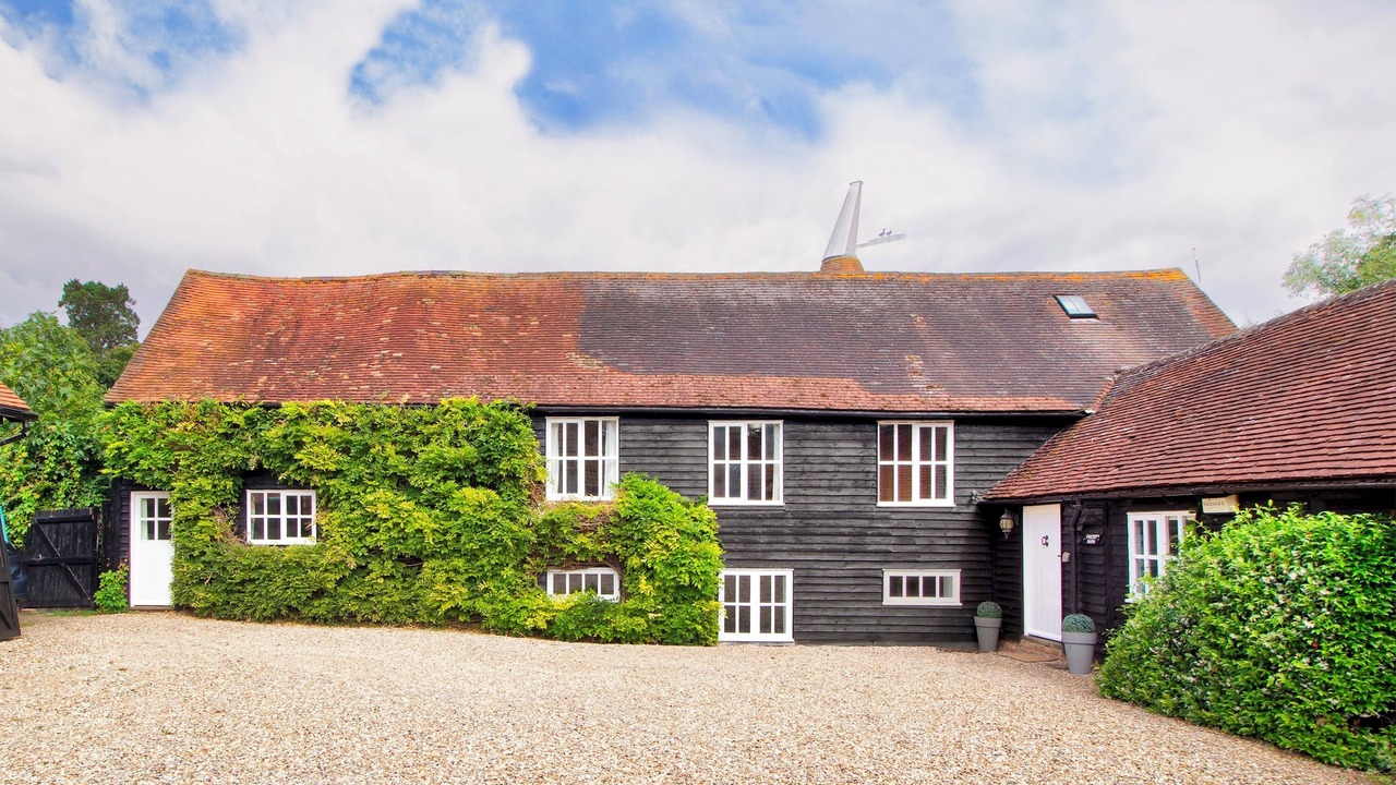 Photo of Outdoor in Leigh