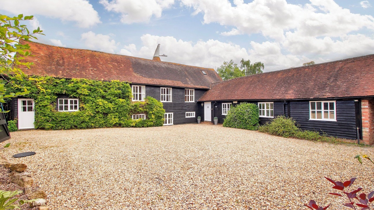 Photo of Outdoor in Leigh