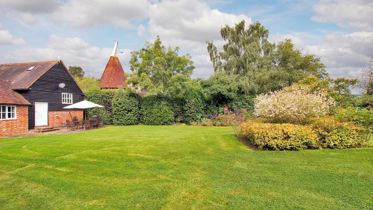 Photo of Outdoor in Leigh